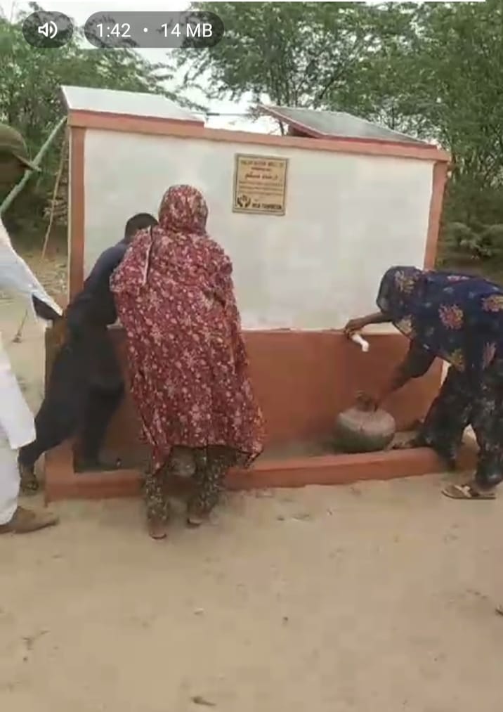 Large water hand pump